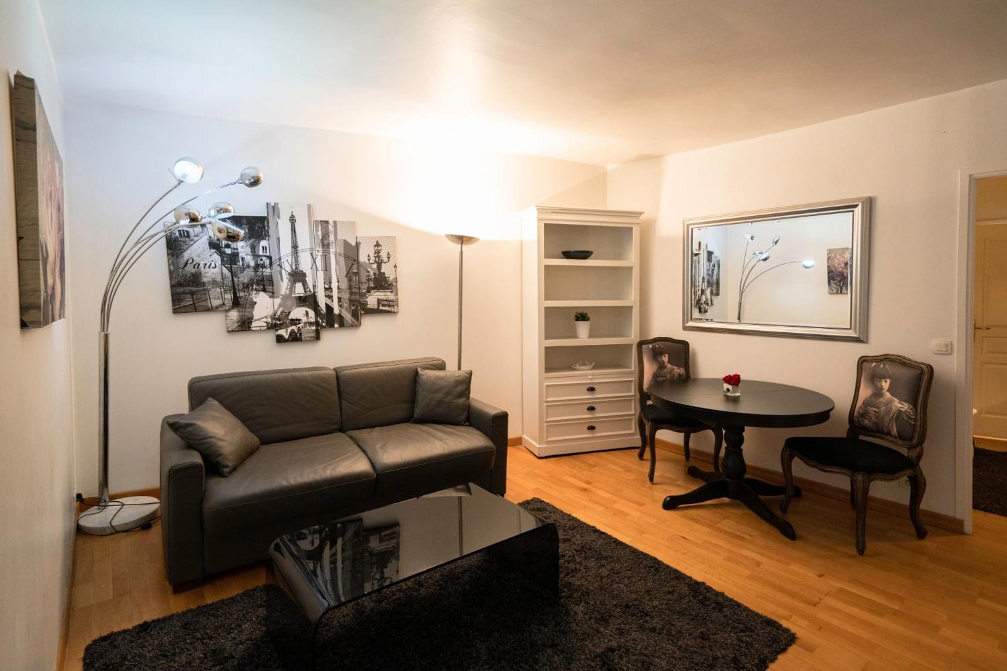 Champs Elysees Apartment *