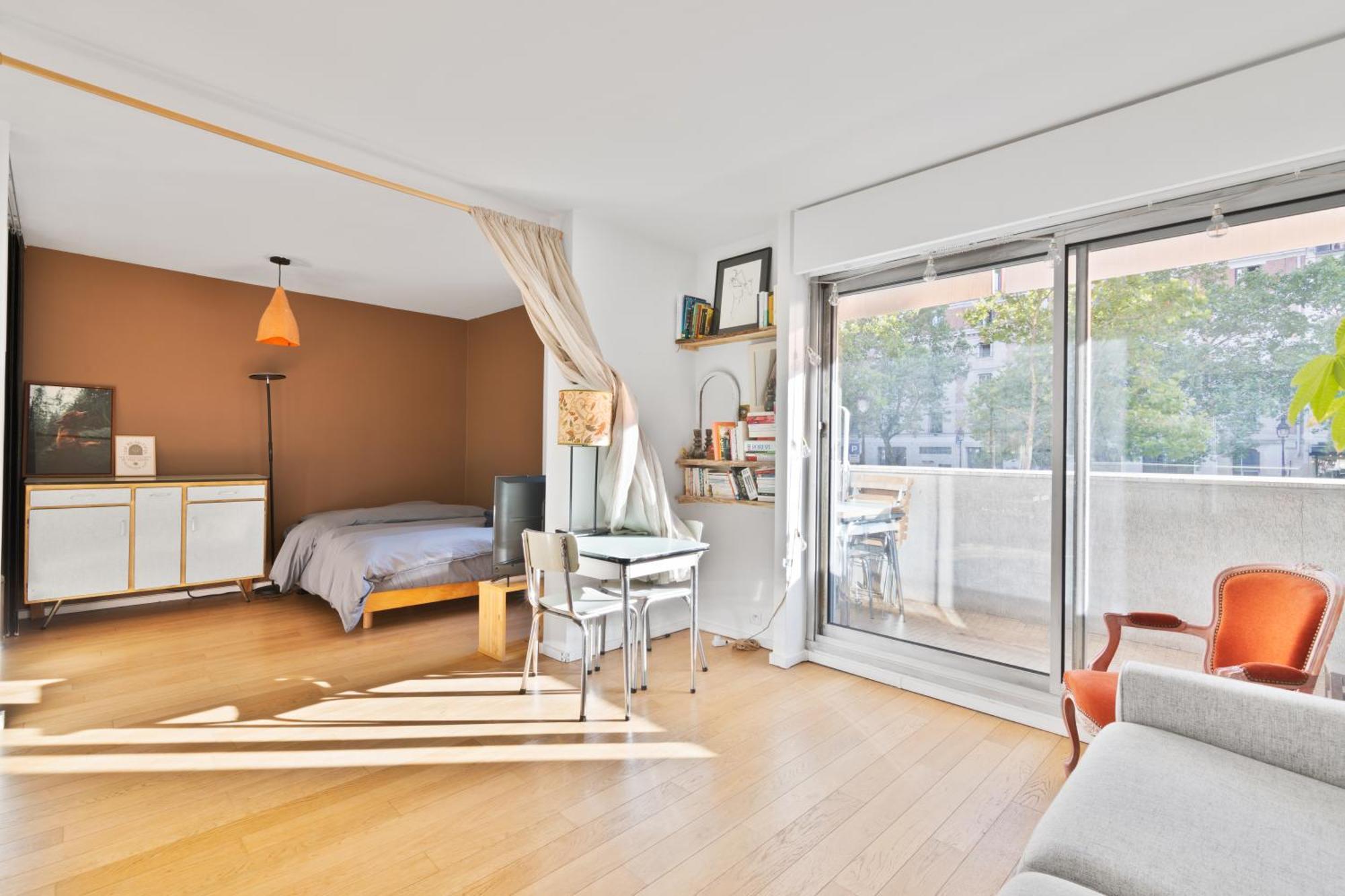 Republique Jemmapes Free Netflix Appartement