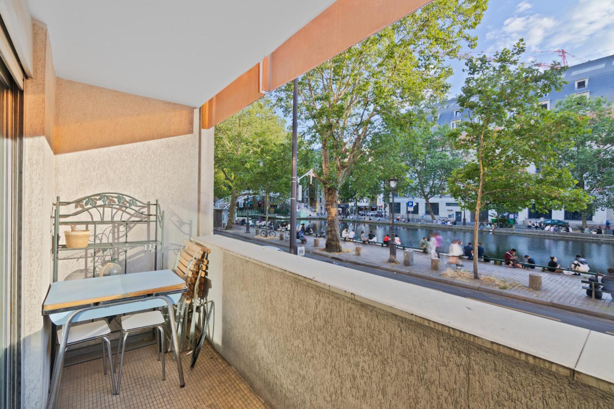 Republique Jemmapes Free Netflix Apartment Paris