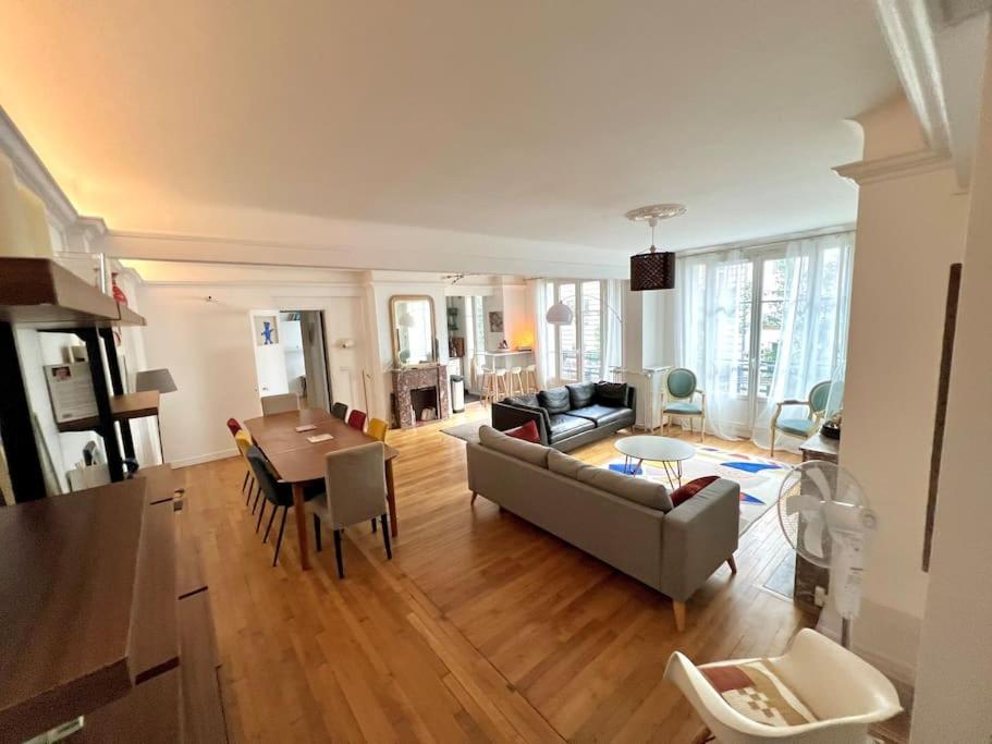 Apartment Grand Dans 8 Couchages Paris