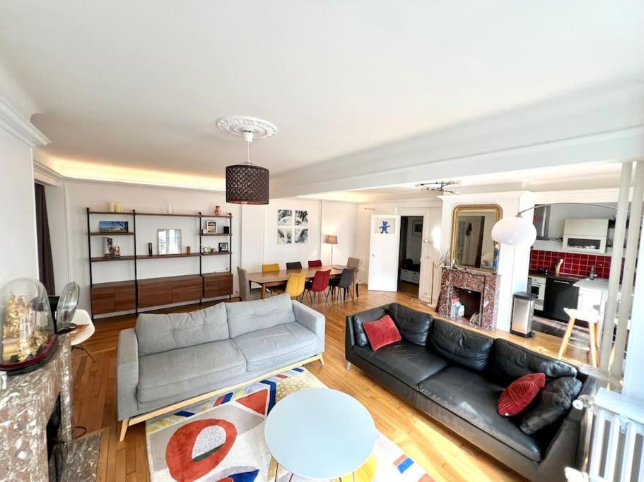 Apartment Grand Dans 8 Couchages Paris