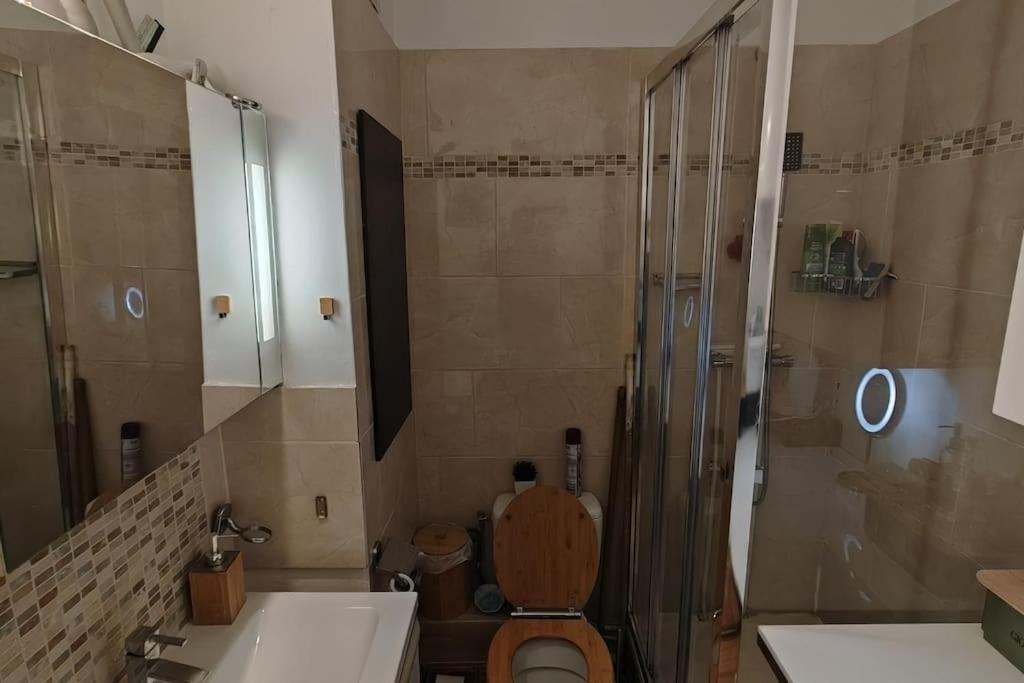 T2 Meuble 1 Er Etage Dans Un Quartier Calme A 17 Apartamento