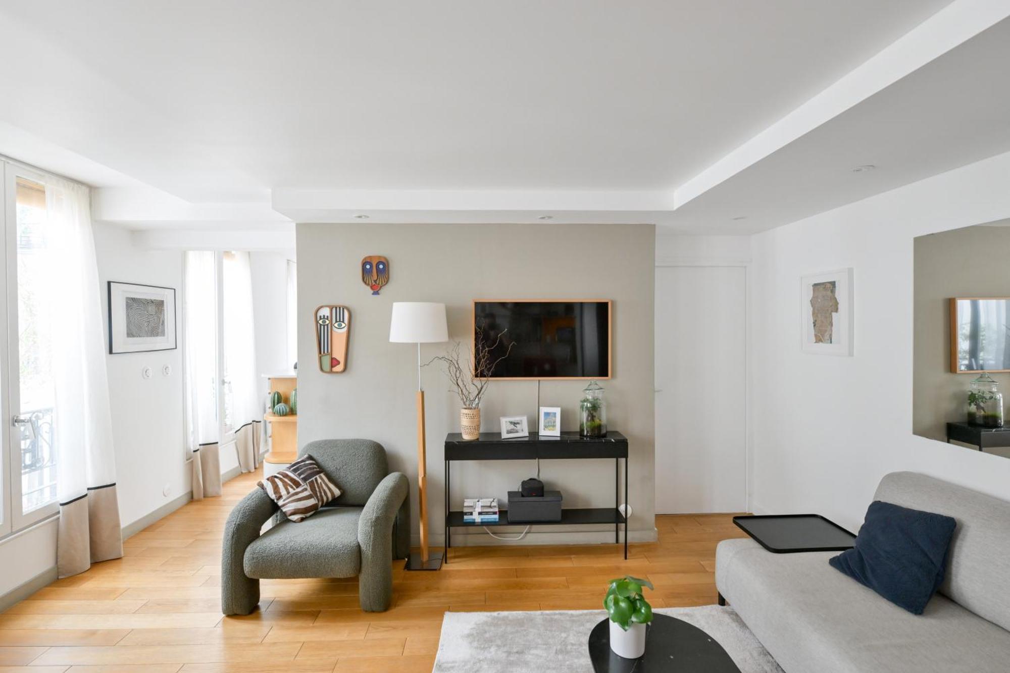 Architect-designed In Le Marais District Apartment