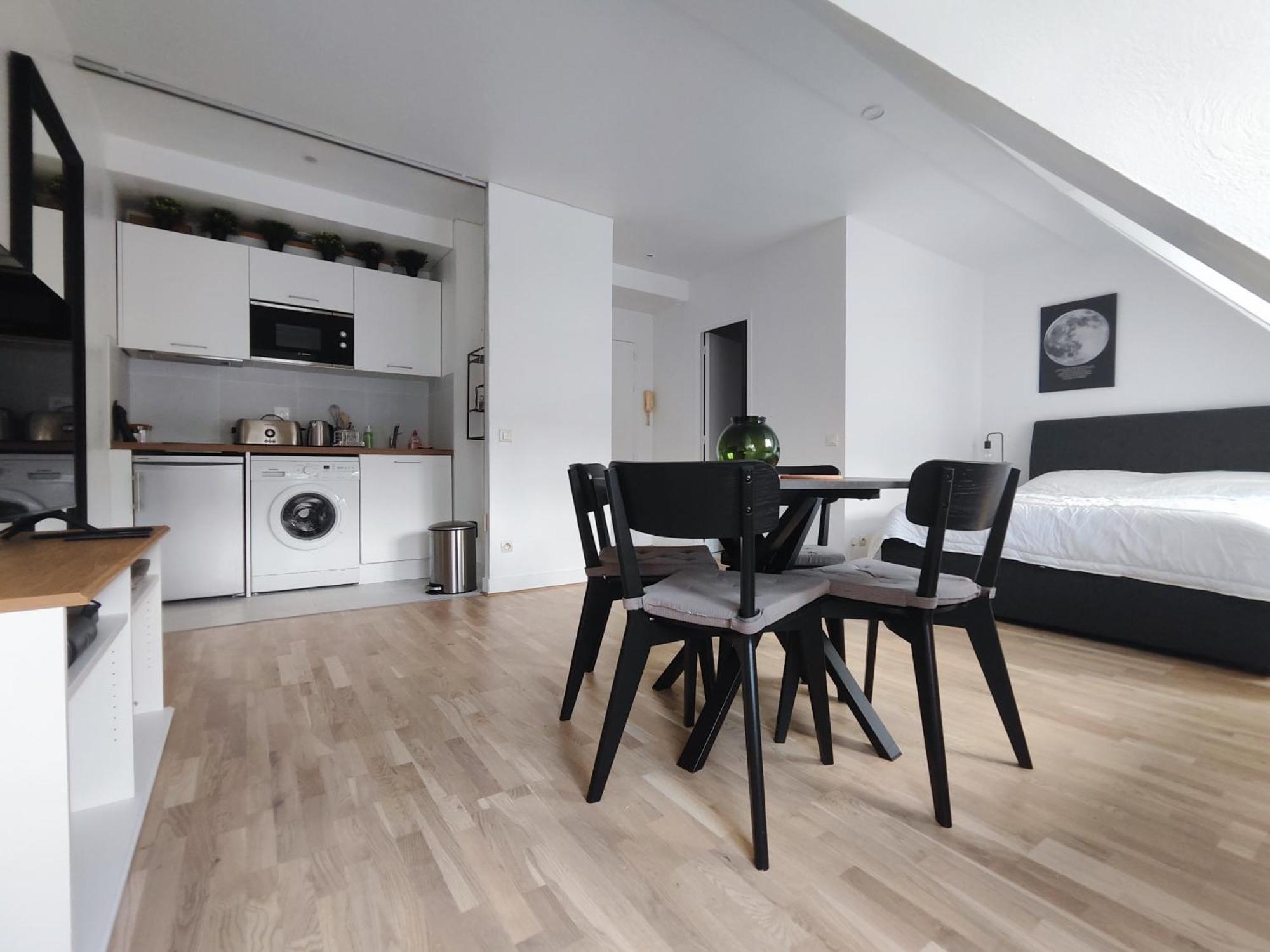 Rue De Berri - 8 Apartment
