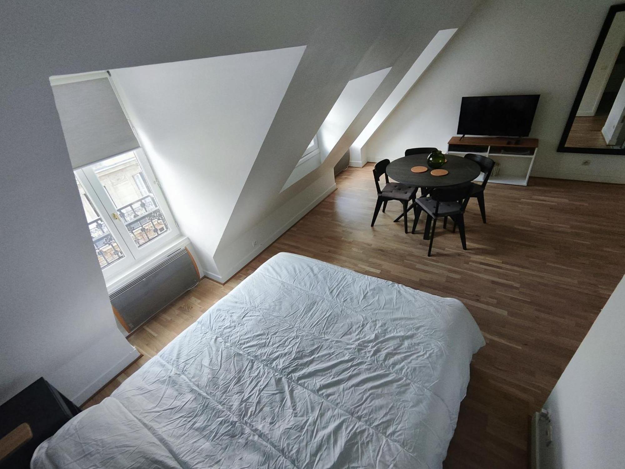 Apartment Rue De Berri - 8 Paris