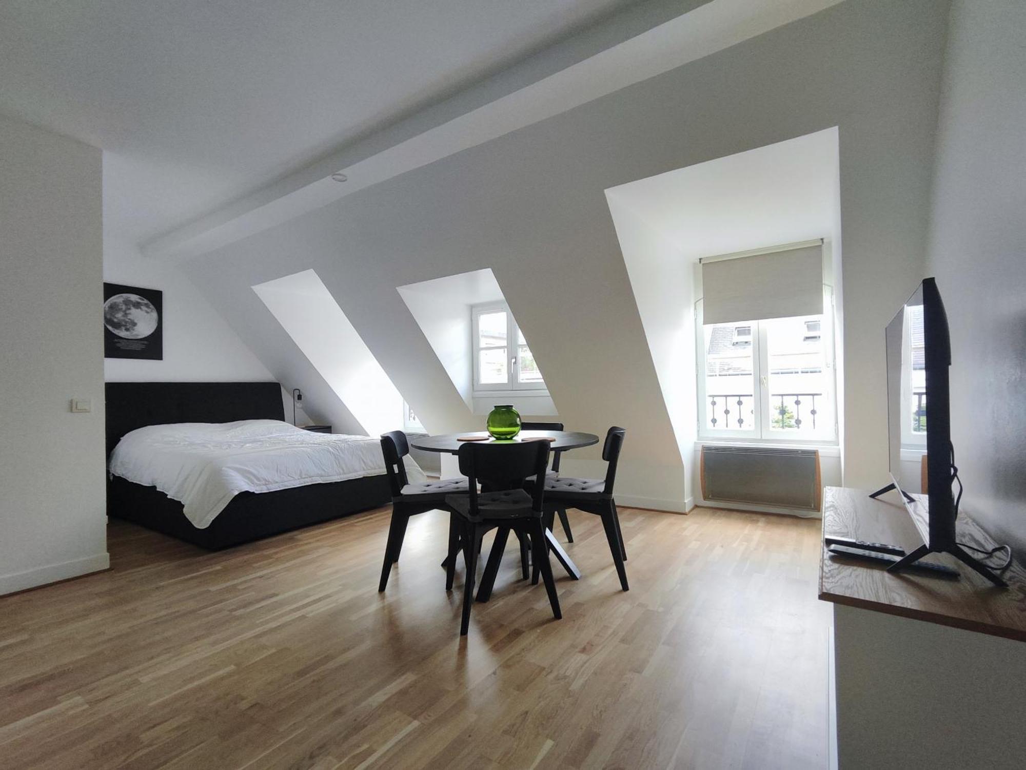 Rue De Berri - 8 Apartment