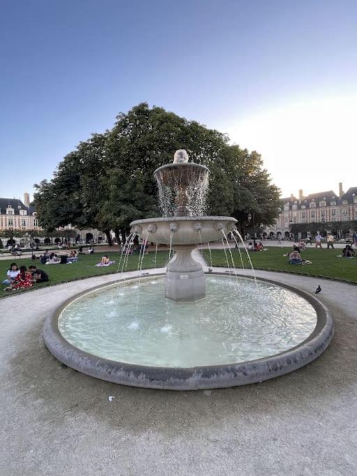 Apartment Place Des Vosges, 1 4 P *
