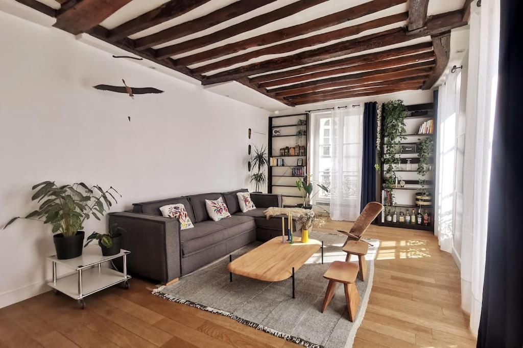 Apartment Place Des Vosges, 1 4 P *