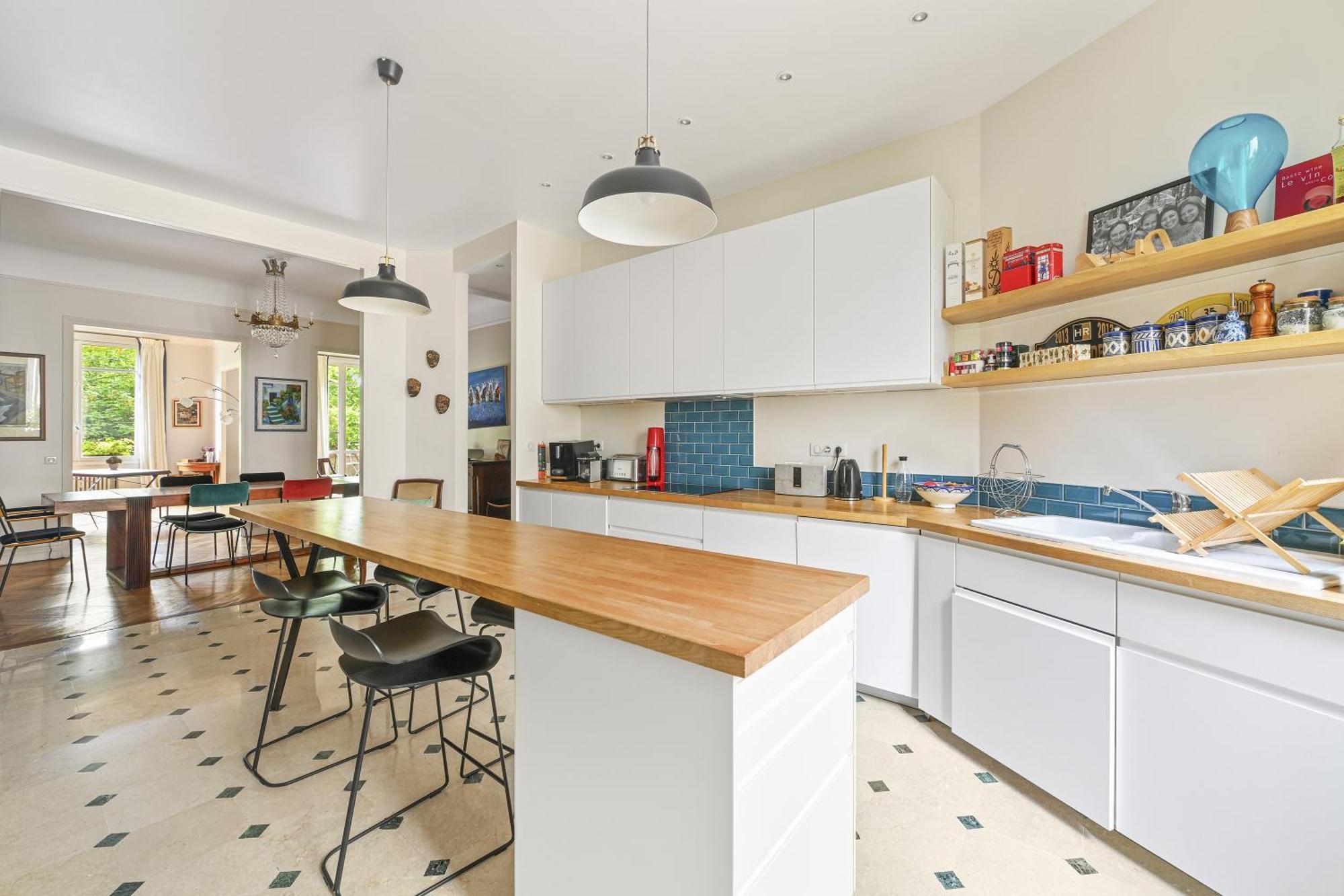 Apartment Veeve - Gardenside Glamour