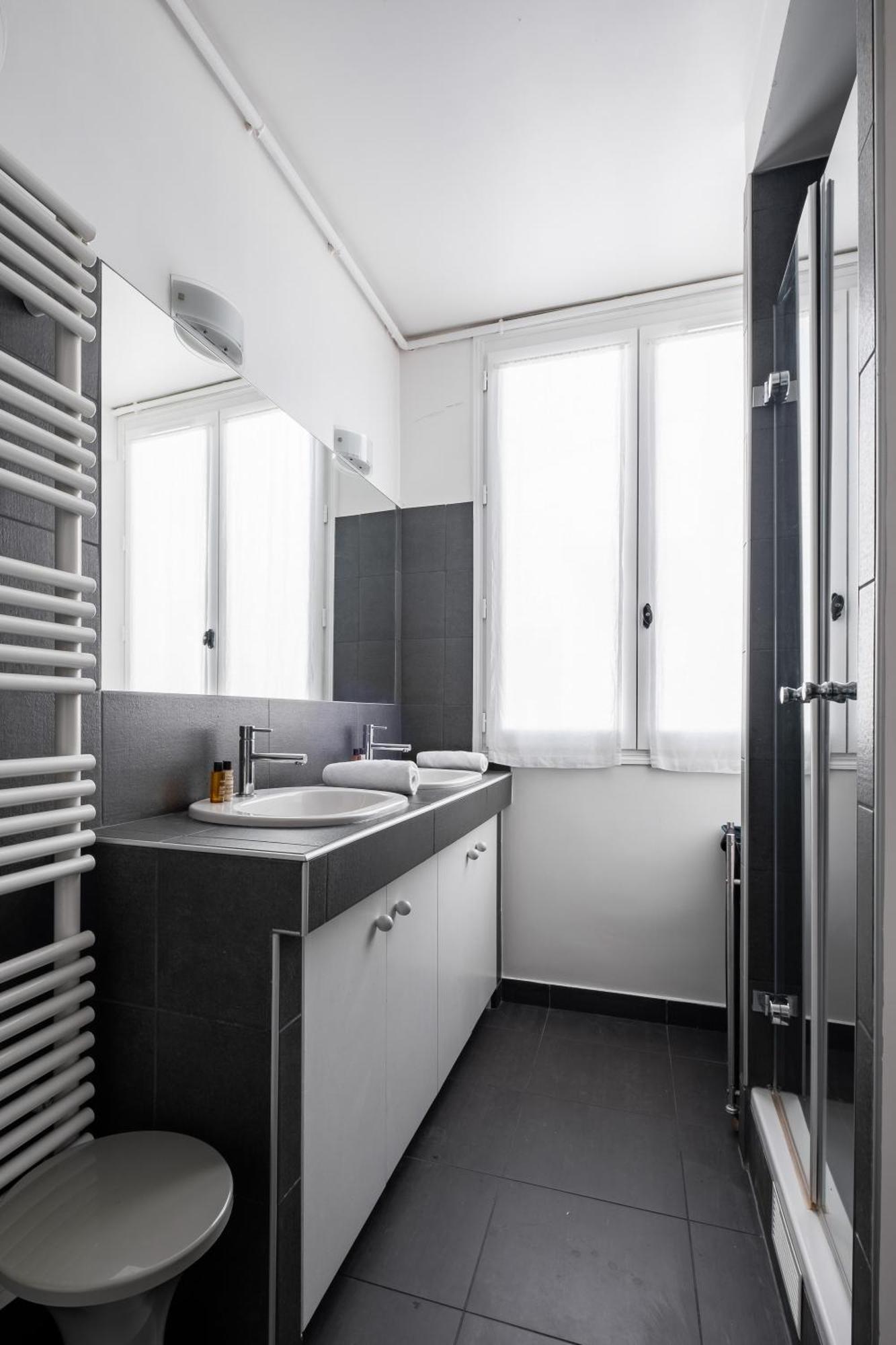 Veeve - Literary Radiance Apartment