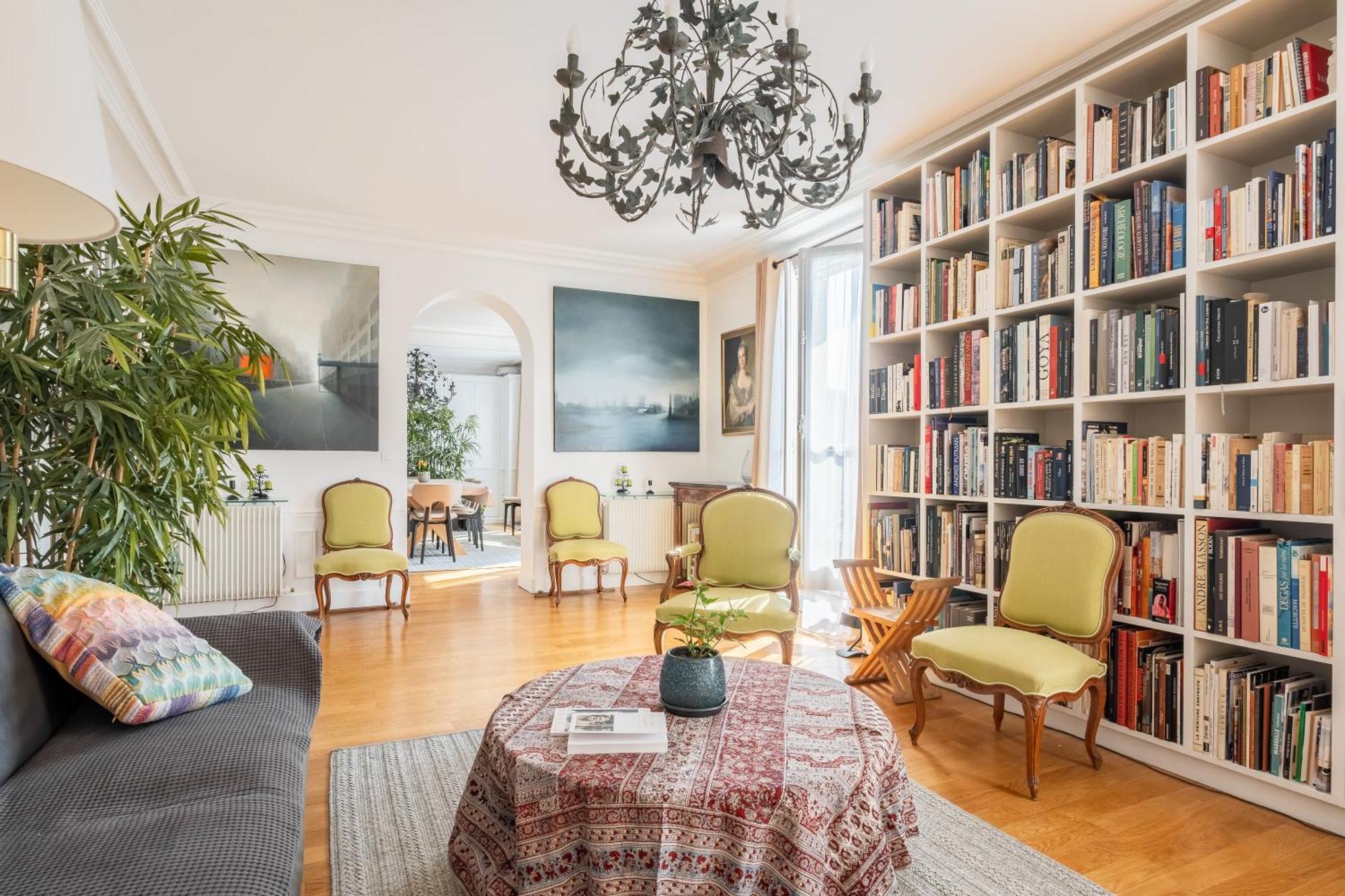 Apartment Veeve - Literary Radiance