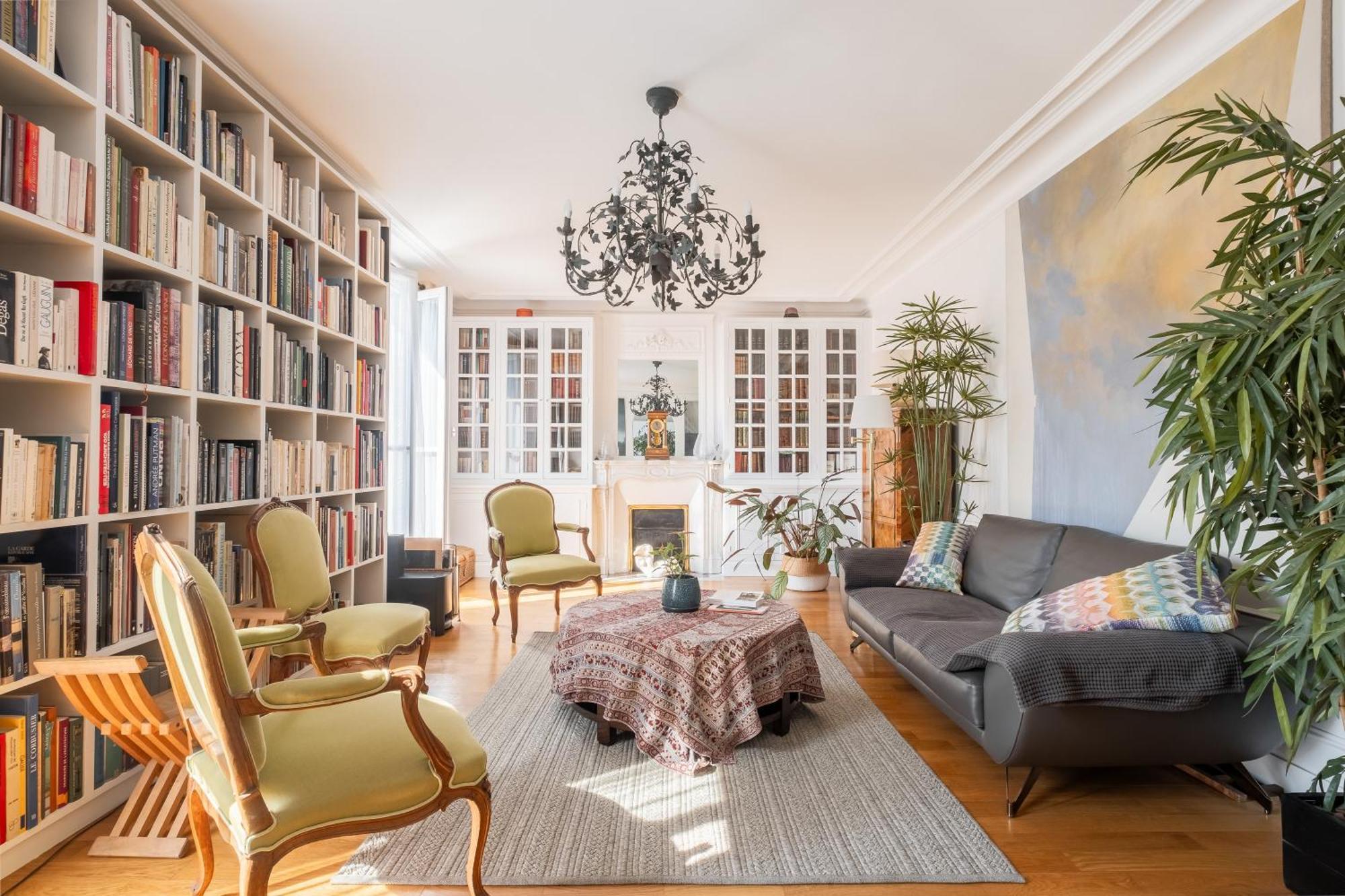 Veeve - Literary Radiance * Paris