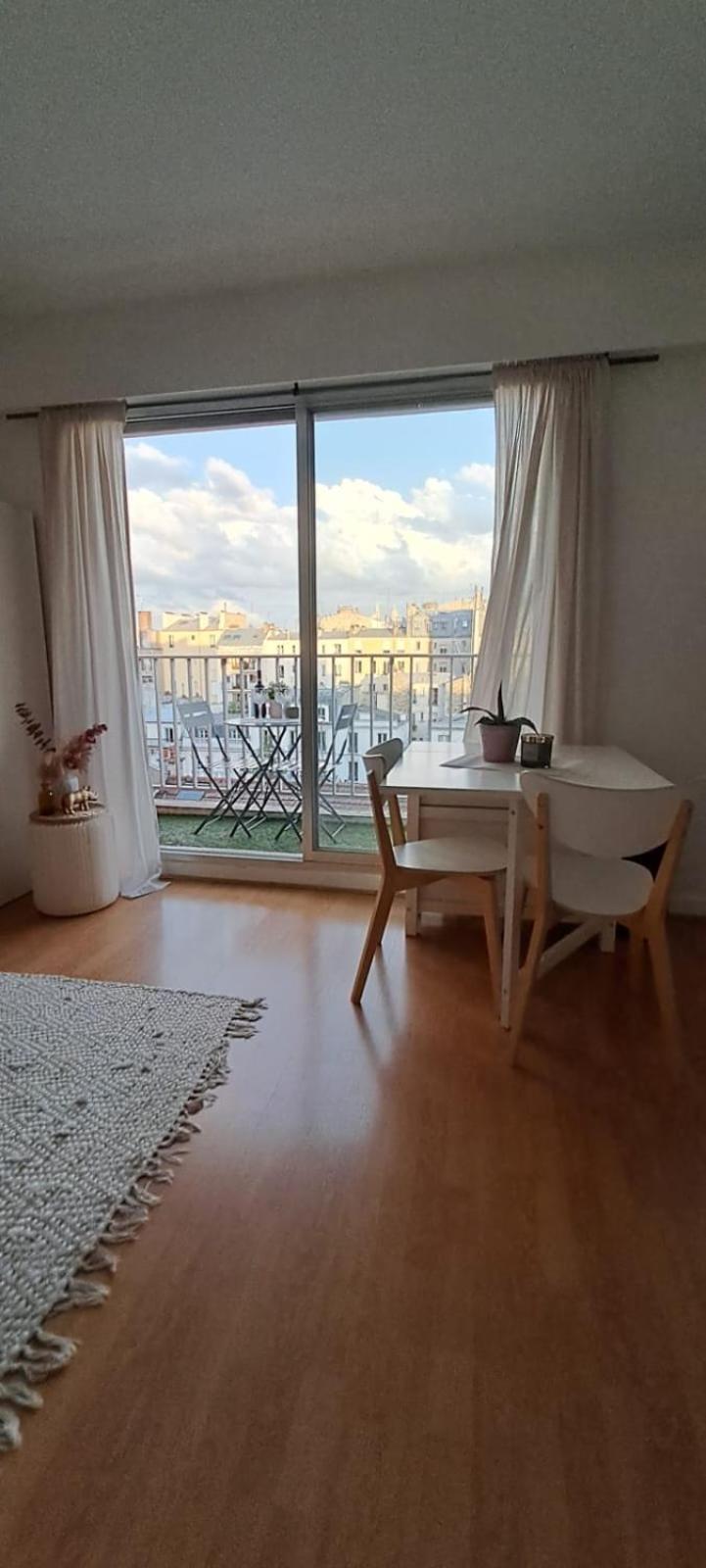 Appartement Studio Beau Et Calme Avec Vue Sur Sacre-coeur ! *