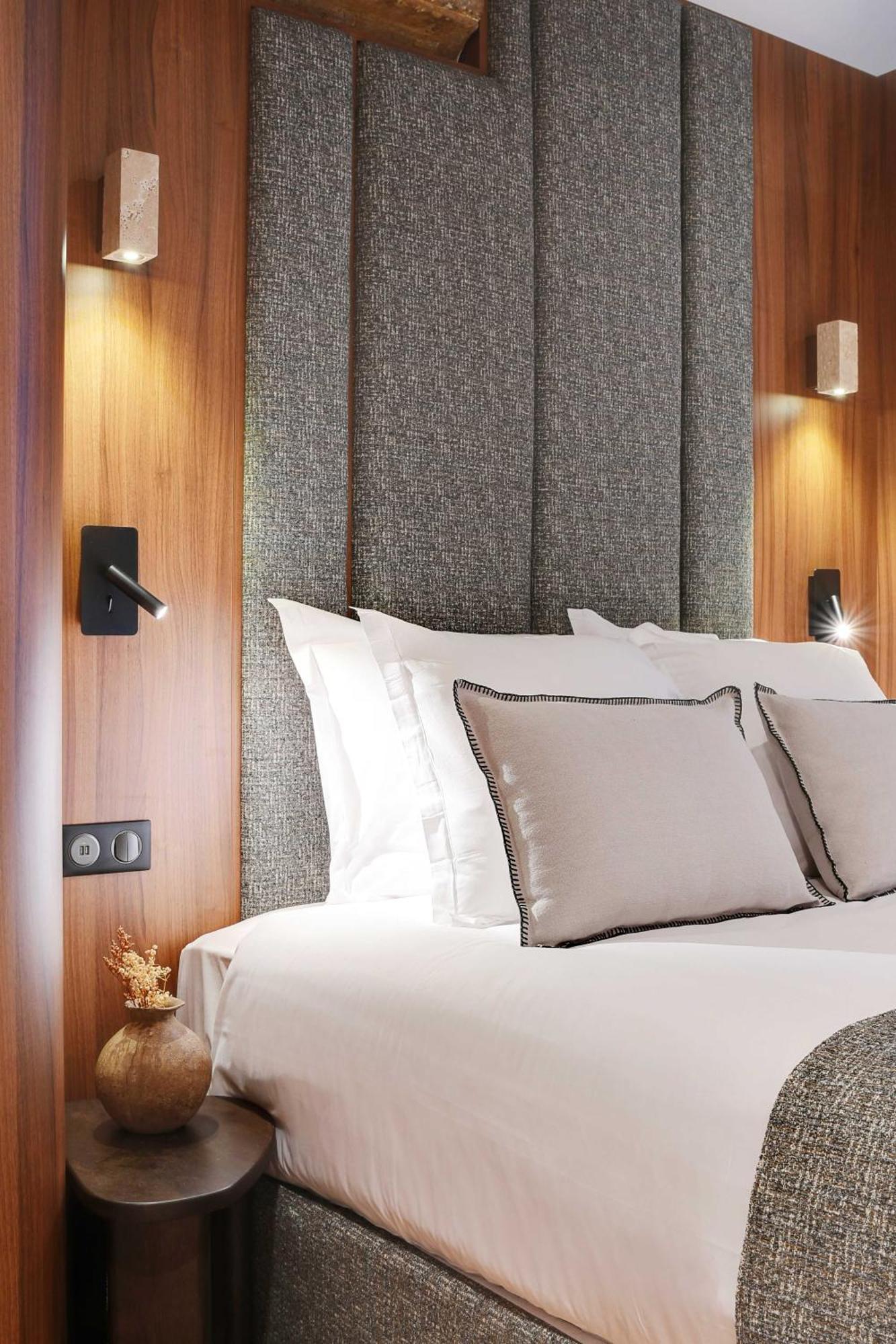 Luxury In The Heart Or Paris-notre Dame Apartment