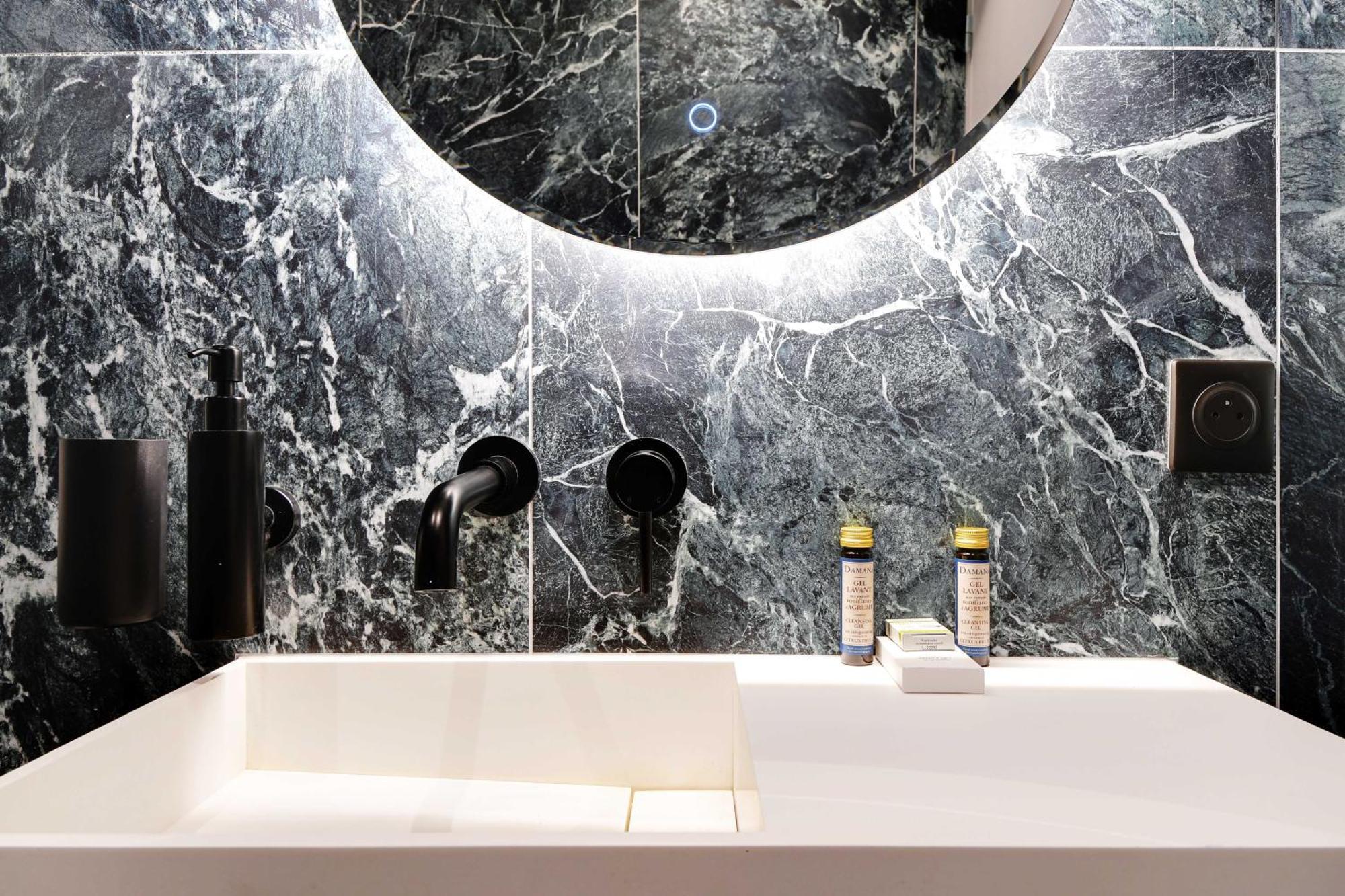 Luxury In The Heart Or Paris-notre Dame Apartment Paris