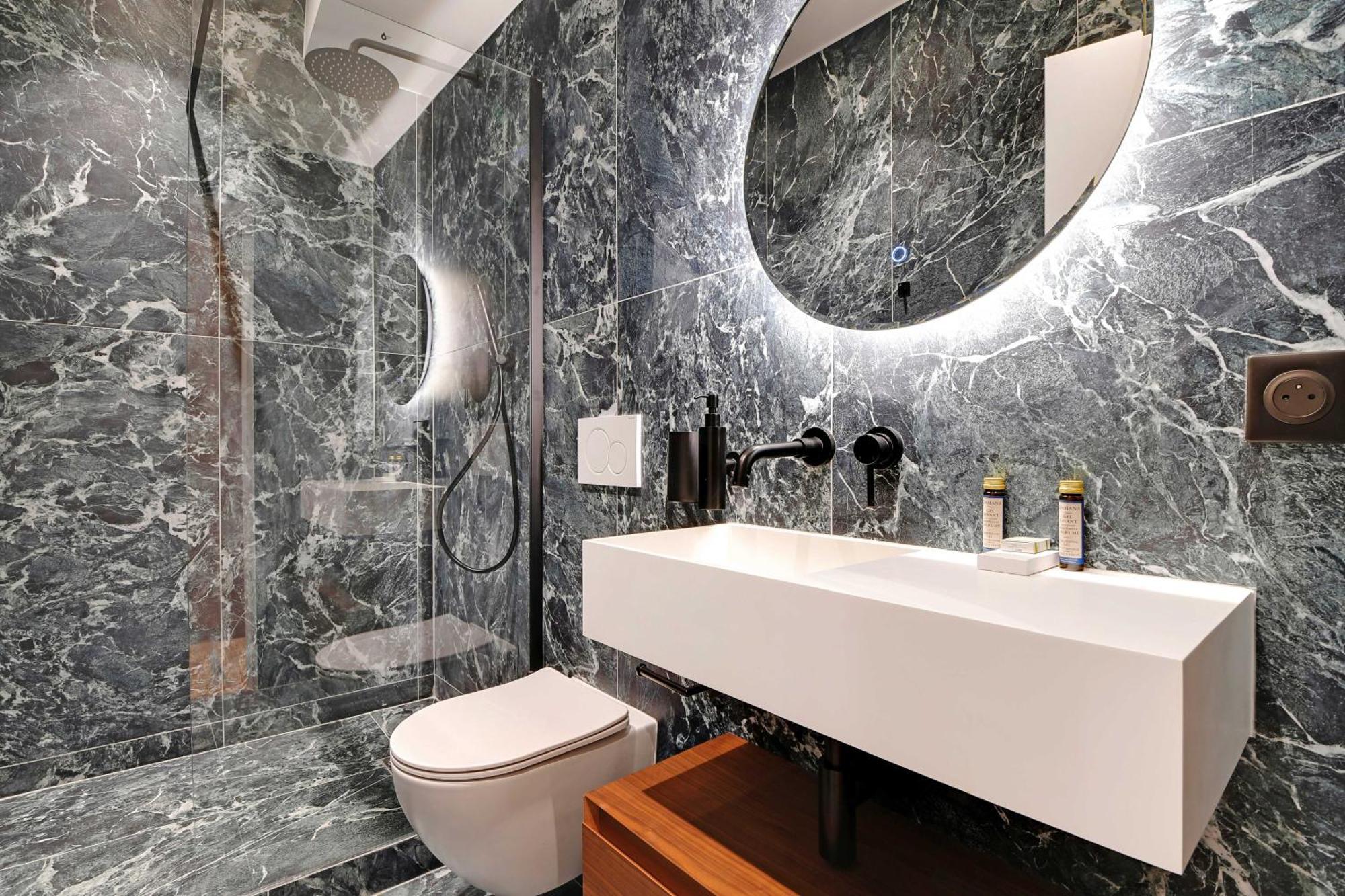 Luxury In The Heart Or Paris-notre Dame Paris