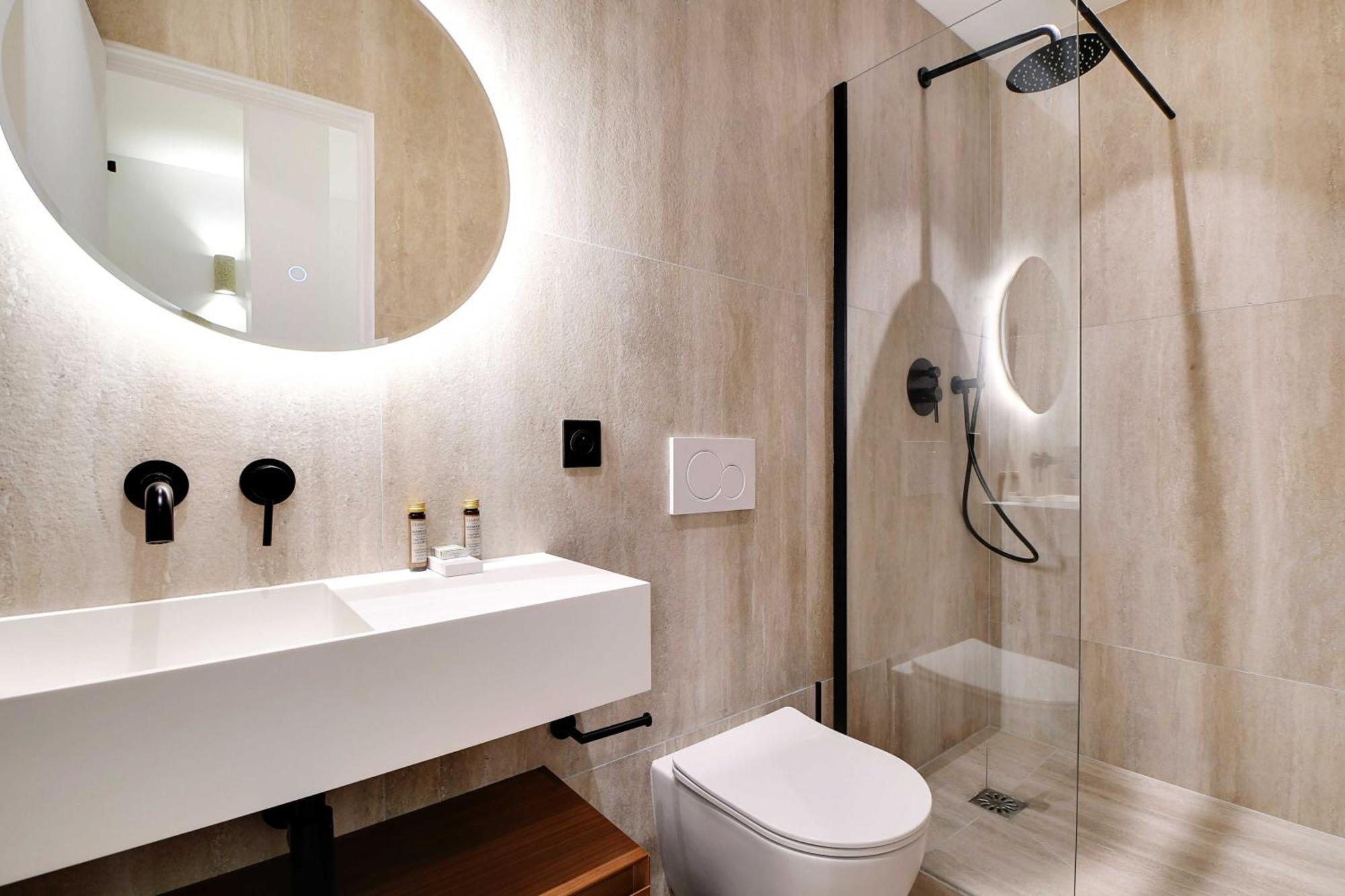 Luxury In The Heart Or Paris-notre Dame Paris