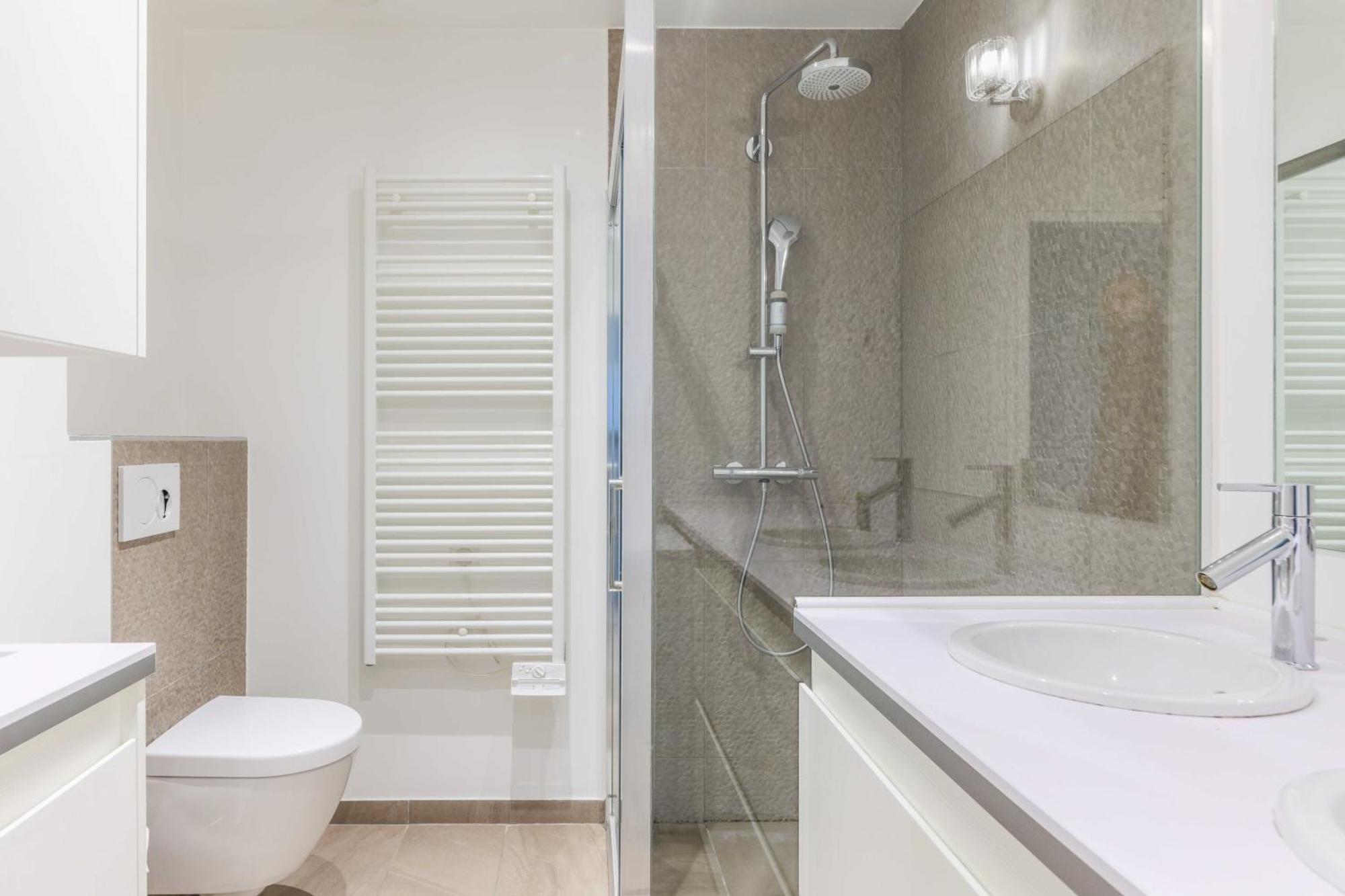 Bastille - Elegant Duplex Loft -6p *