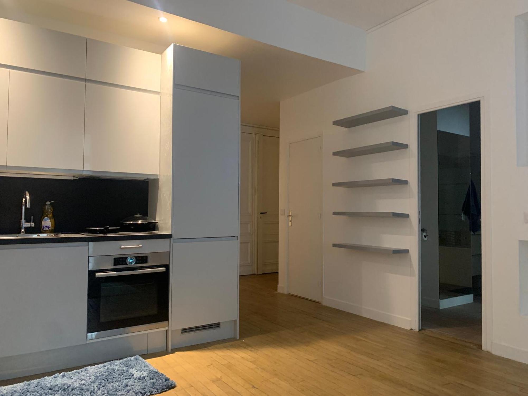 Apartment Two-bed - Saint-lazare Paris