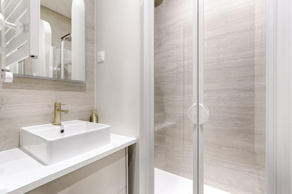 Luxury 1br Montmartre Condorcet * Paris
