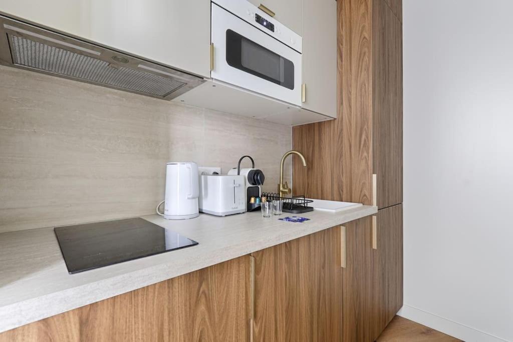 Luxury 1br Montmartre Condorcet * Paris