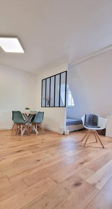Apartment Studio Place Saint Augustin 08 Paris