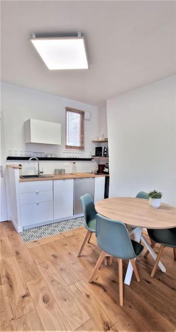 Studio Place Saint Augustin 08 *