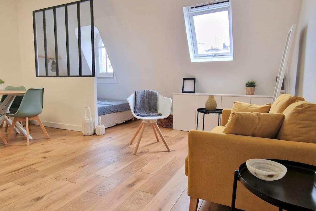 Apartment Studio Place Saint Augustin 08 *