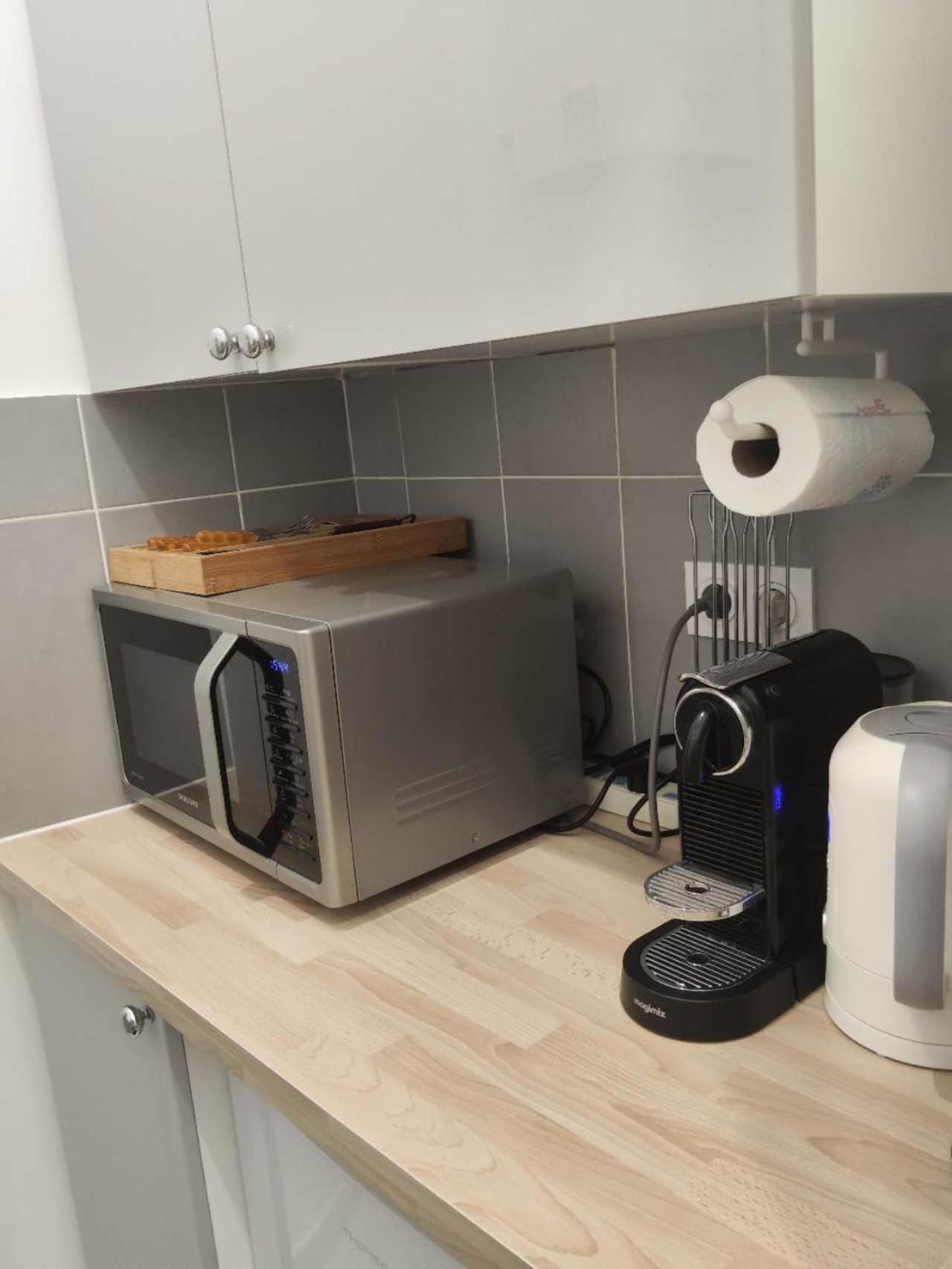 New Charming Comfortable In 10-near Metro Apartment Paris