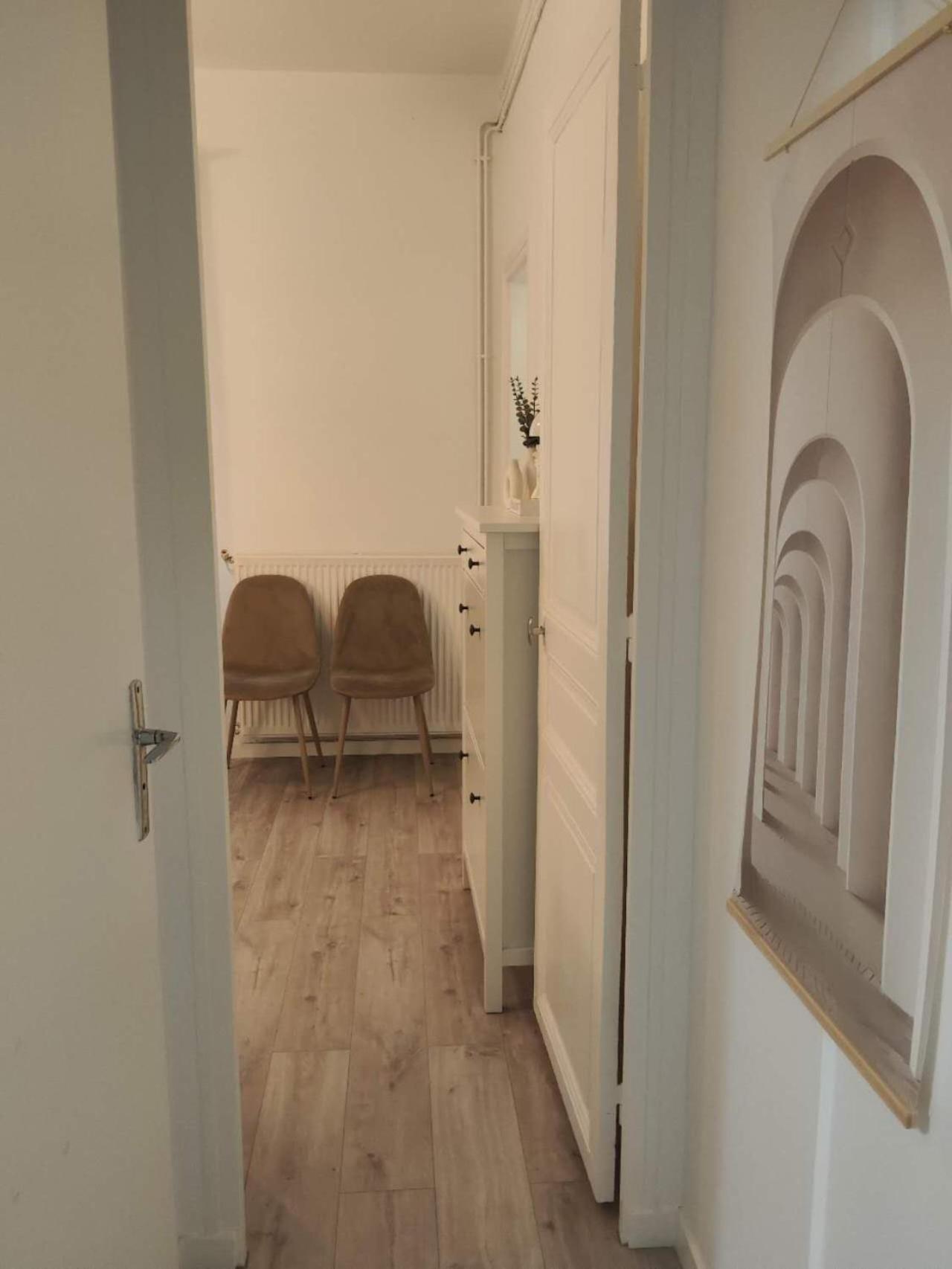 New Charming Comfortable In 10-near Metro Apartment