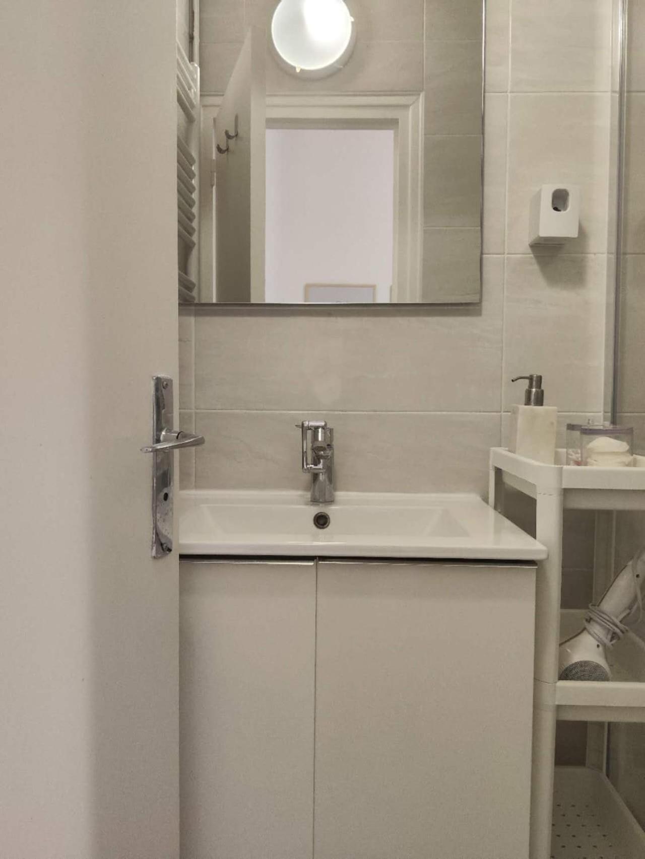 New Charming Comfortable In 10-near Metro Apartment