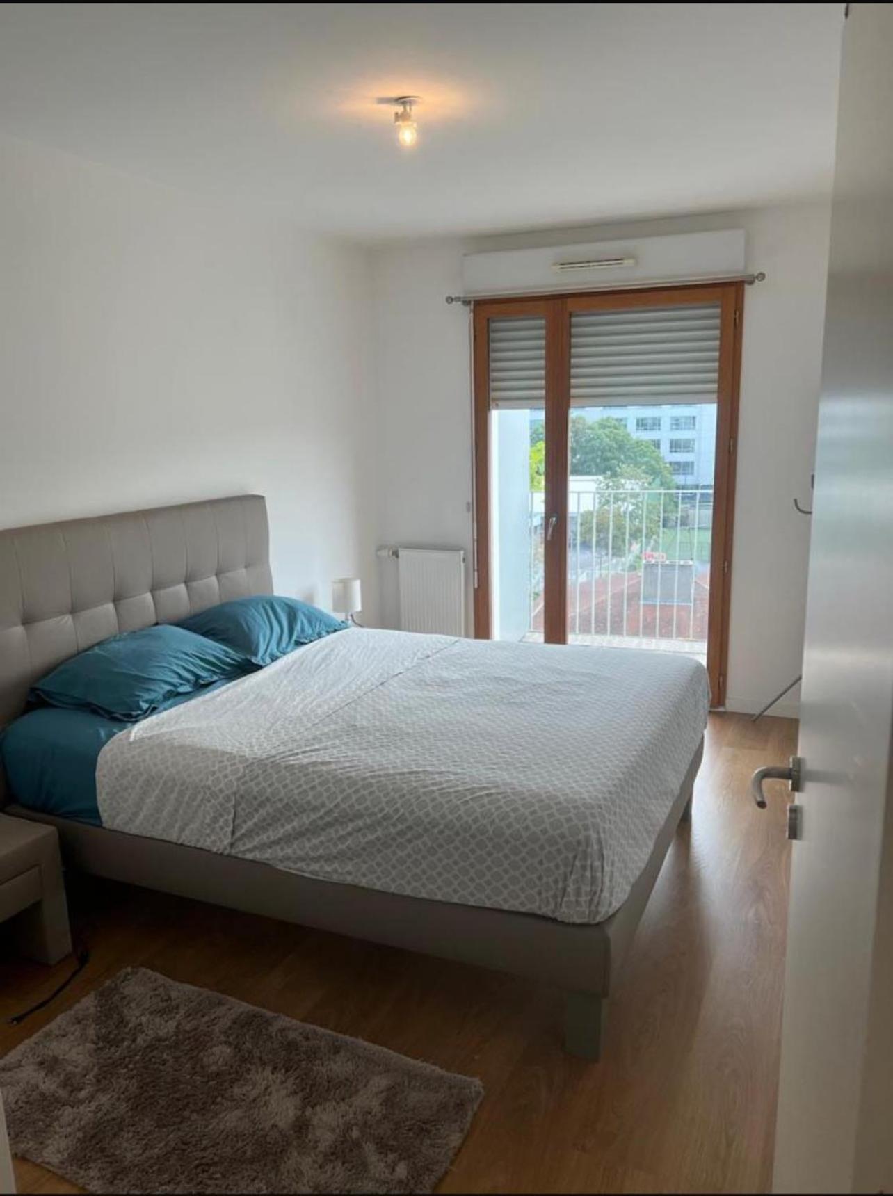 Avenue Rapp Apartment