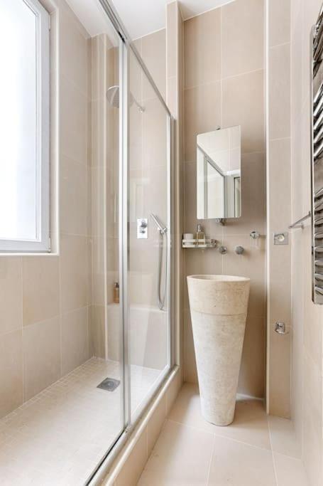 Invalides Pont Alexandre Iii Luxury 2br Apartment