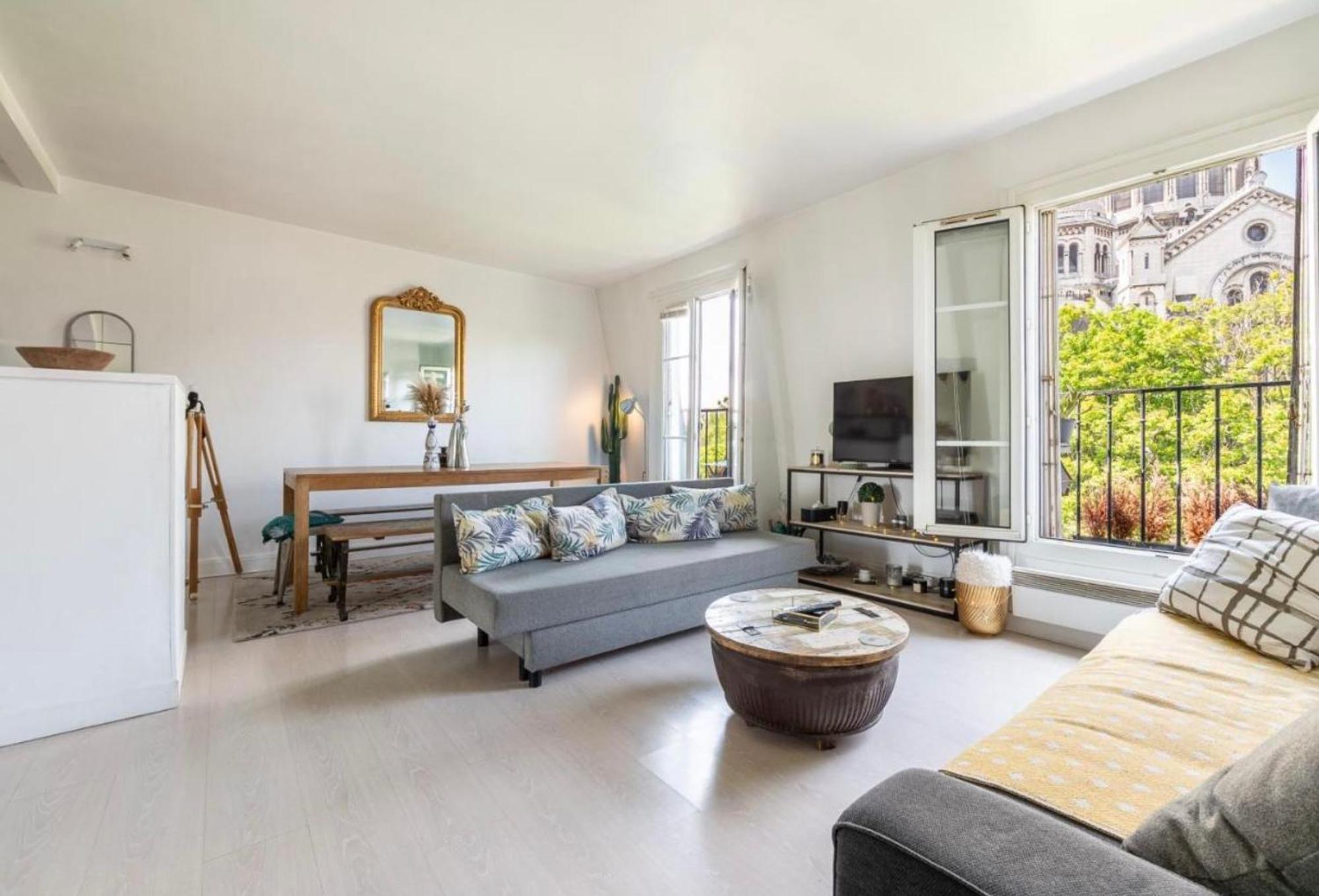 In Front Of Sacre Coeur - 2 Bedrooms In Last Floor