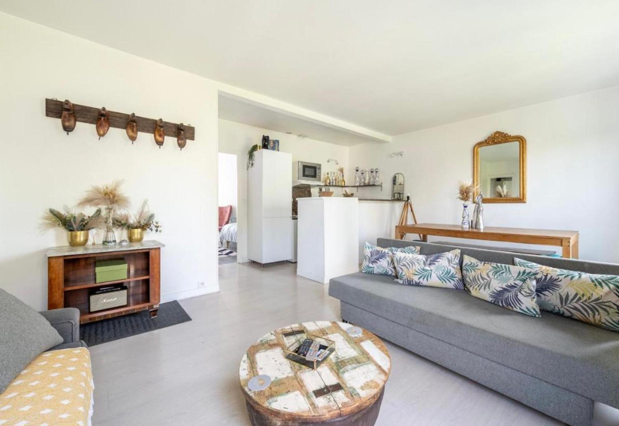 In Front Of Sacre Coeur - 2 Bedrooms In Last Floor Appartement *