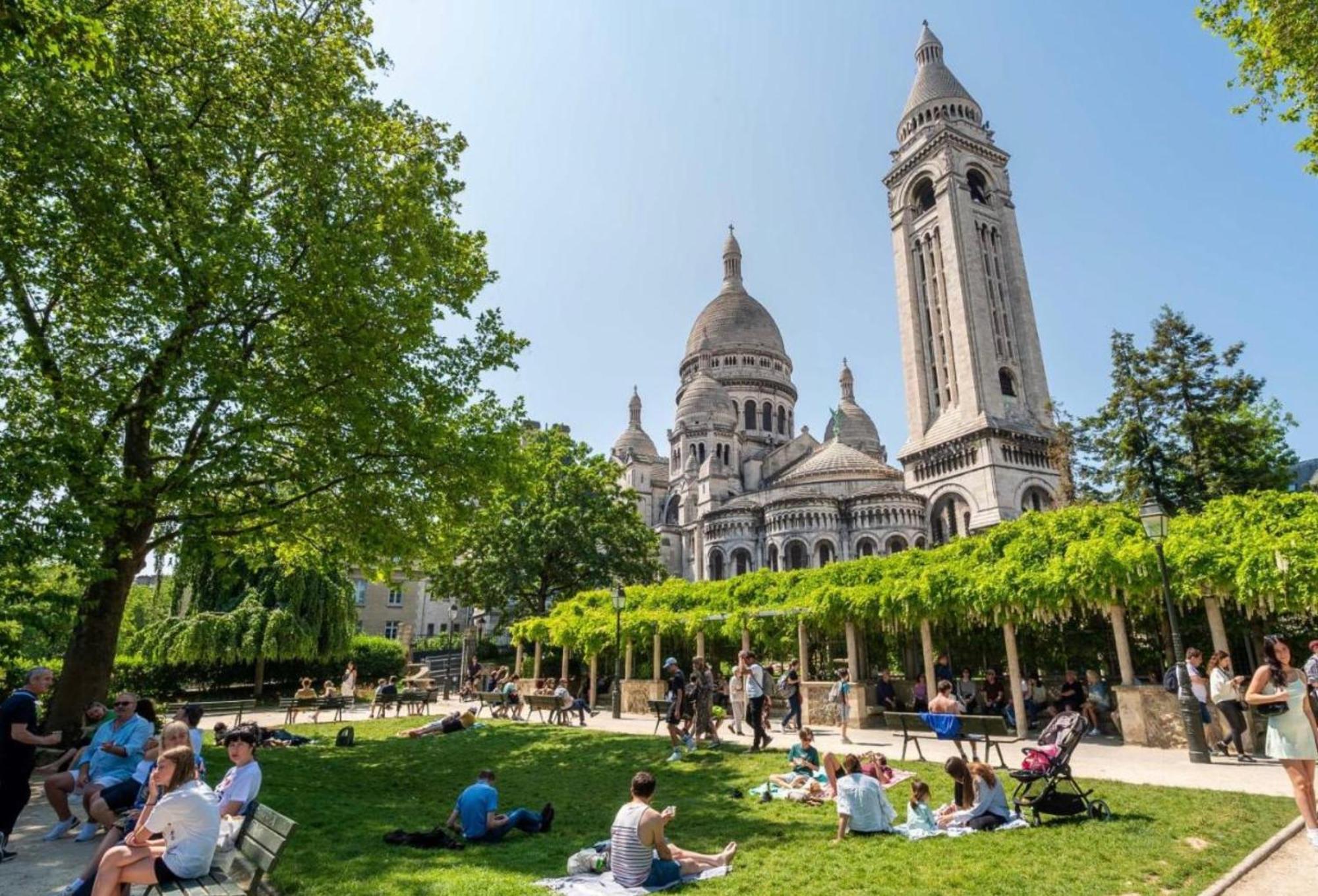 In Front Of Sacre Coeur - 2 Bedrooms In Last Floor Appartement Paris
