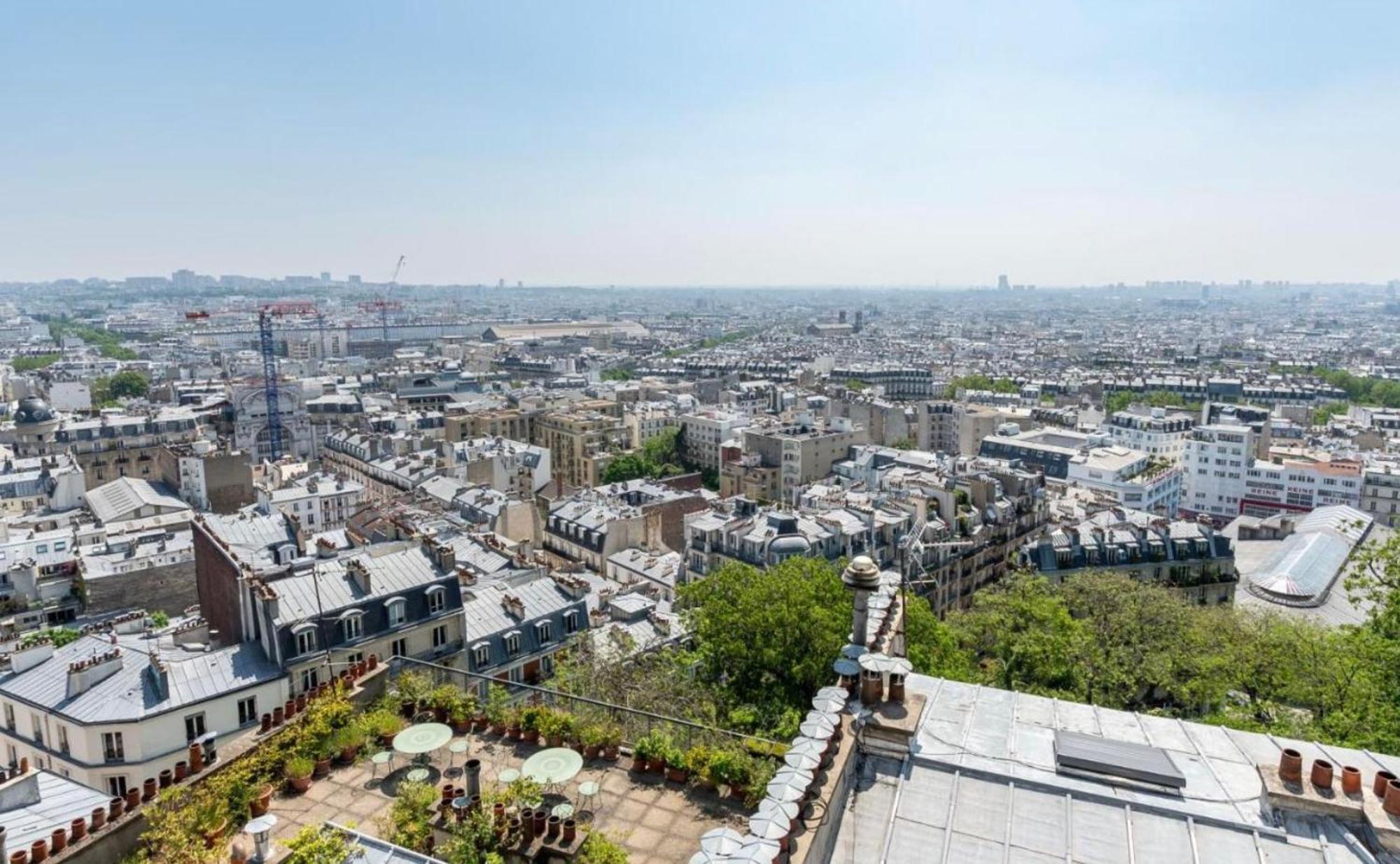 Appartement In Front Of Sacre Coeur - 2 Bedrooms In Last Floor Paris