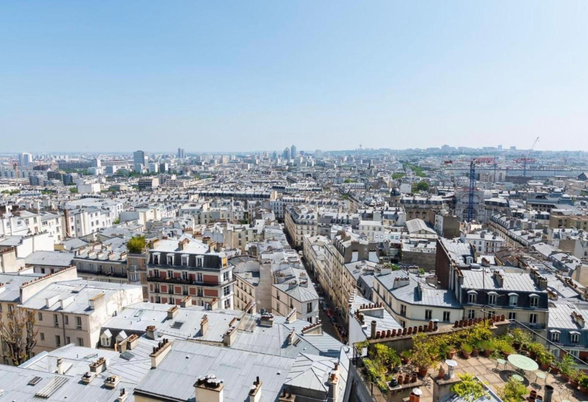 In Front Of Sacre Coeur - 2 Bedrooms In Last Floor Appartement *