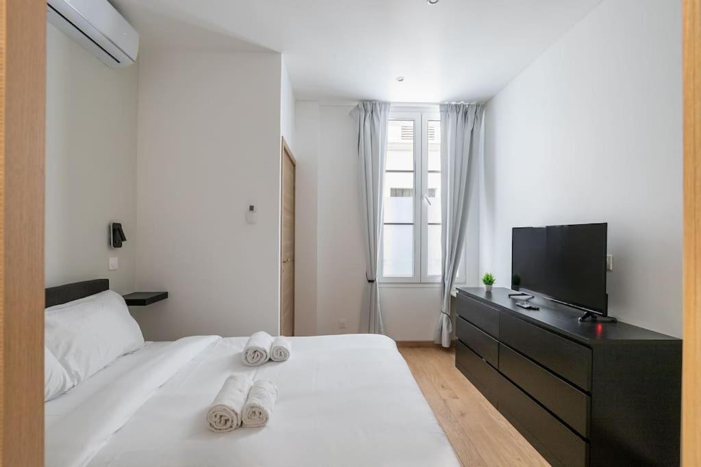 New Two Bedroom Two Bathroom Apartment Paris 15 Near Eiffel With Air Conditioning *