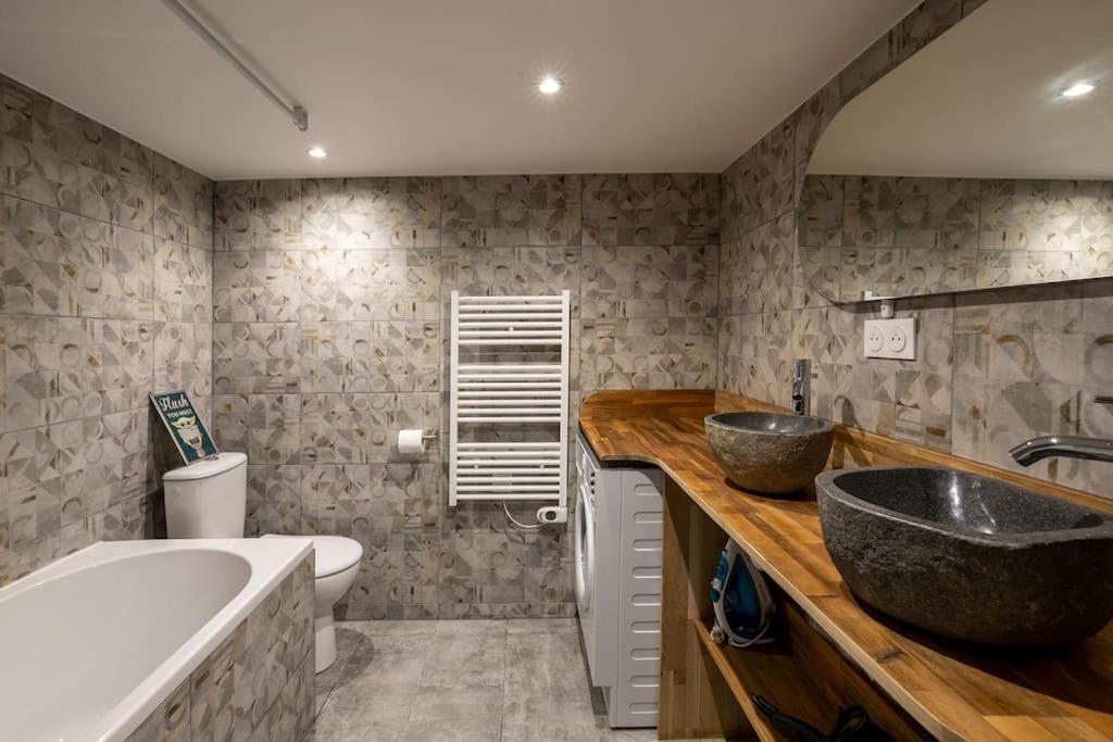 New Two Bedroom Two Bathroom Apartment Paris 15 Near Eiffel With Air Conditioning Apartment