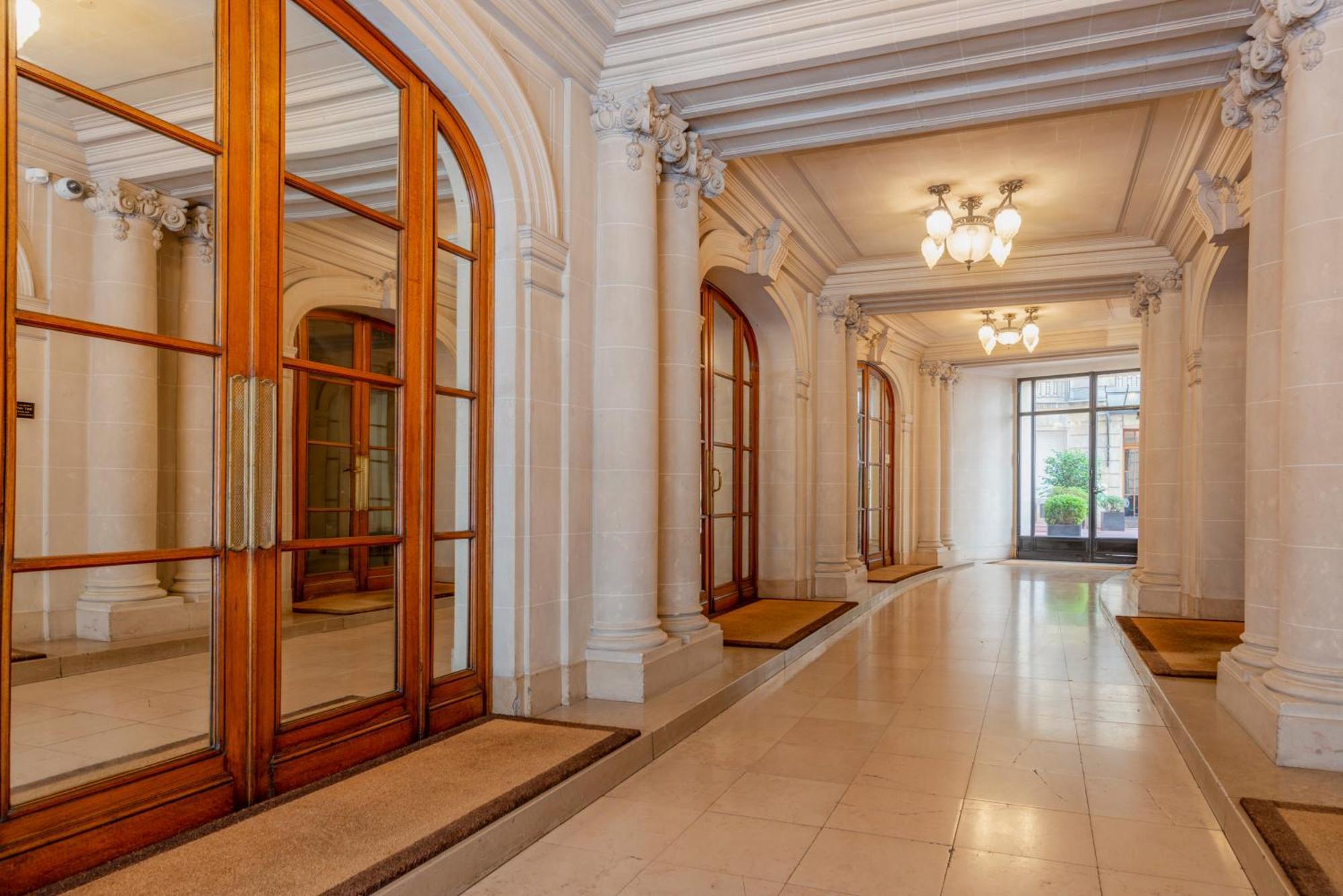 Prestigious Triangle D'or 2br Champs-elysee - Montaigne Appartement
