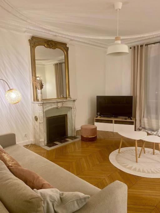 Apartment Haussmannien, Pres Arc Triomphe *