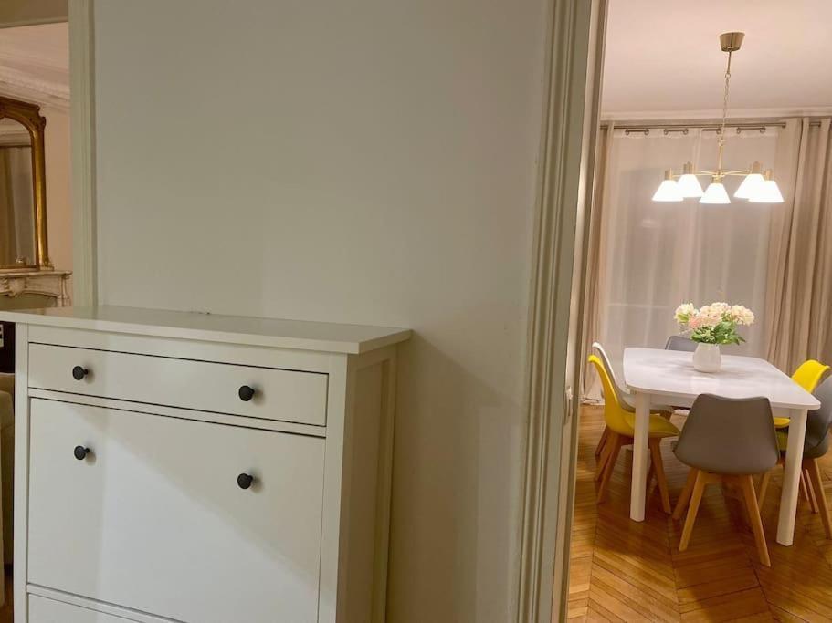 Apartment Haussmannien, Pres Arc Triomphe *