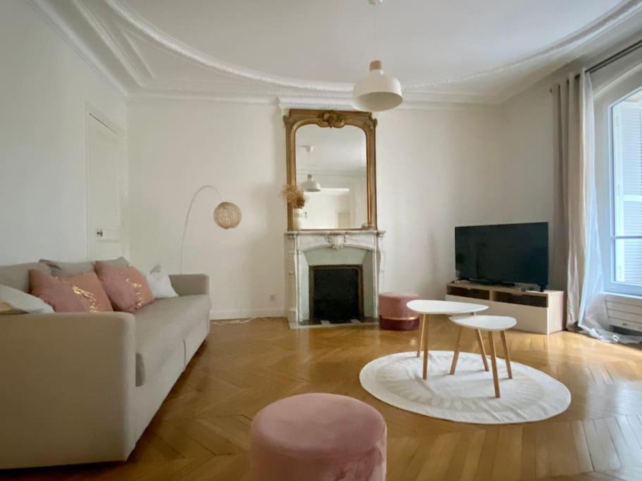 Haussmannien, Pres Arc Triomphe Apartment *