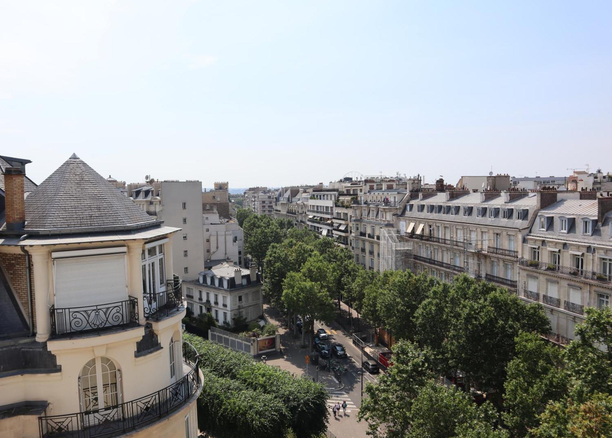Trocadero & Eiffel Tower Bed & Breakfast Paris