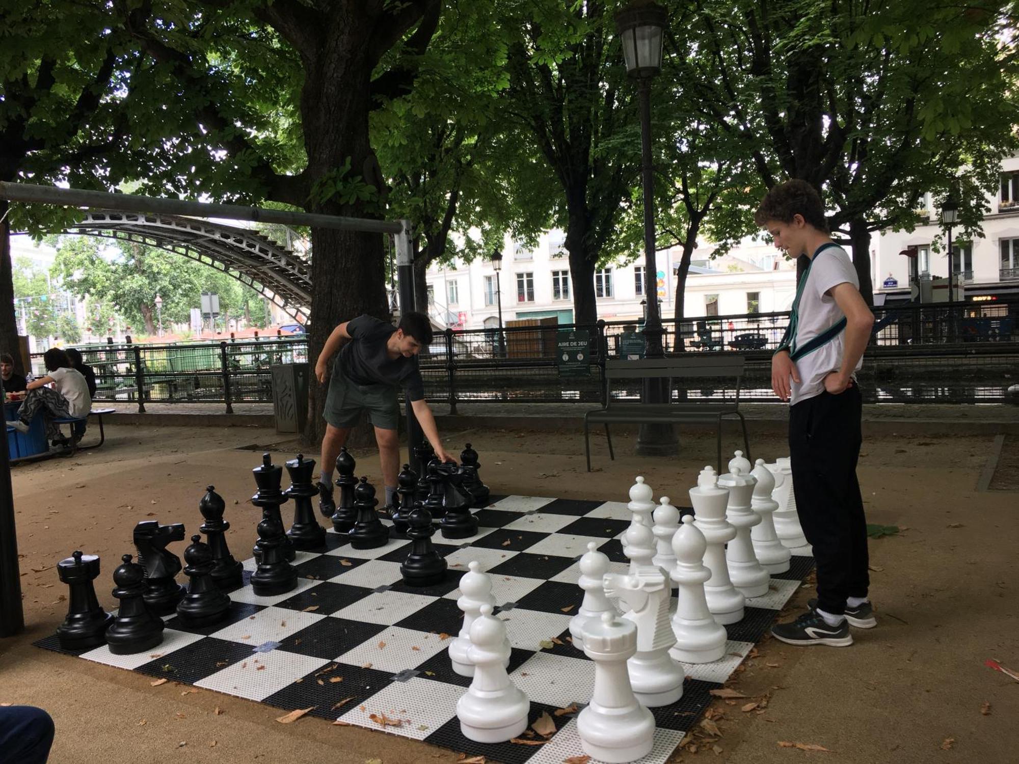 Paris, Au Bord Du Canal Saint Martin Paris