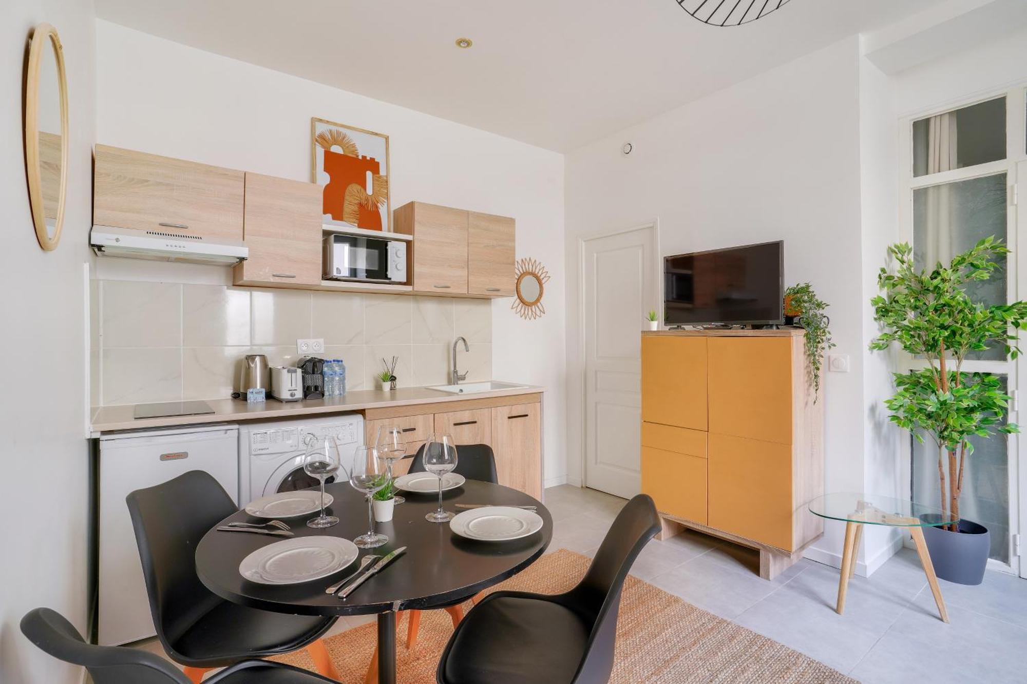 2 Bedrooms In The 15th District Apartment
