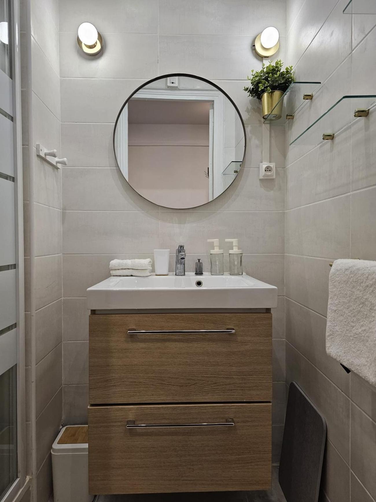 Beautiful 1 Bedroom Flat In 17th Apartment