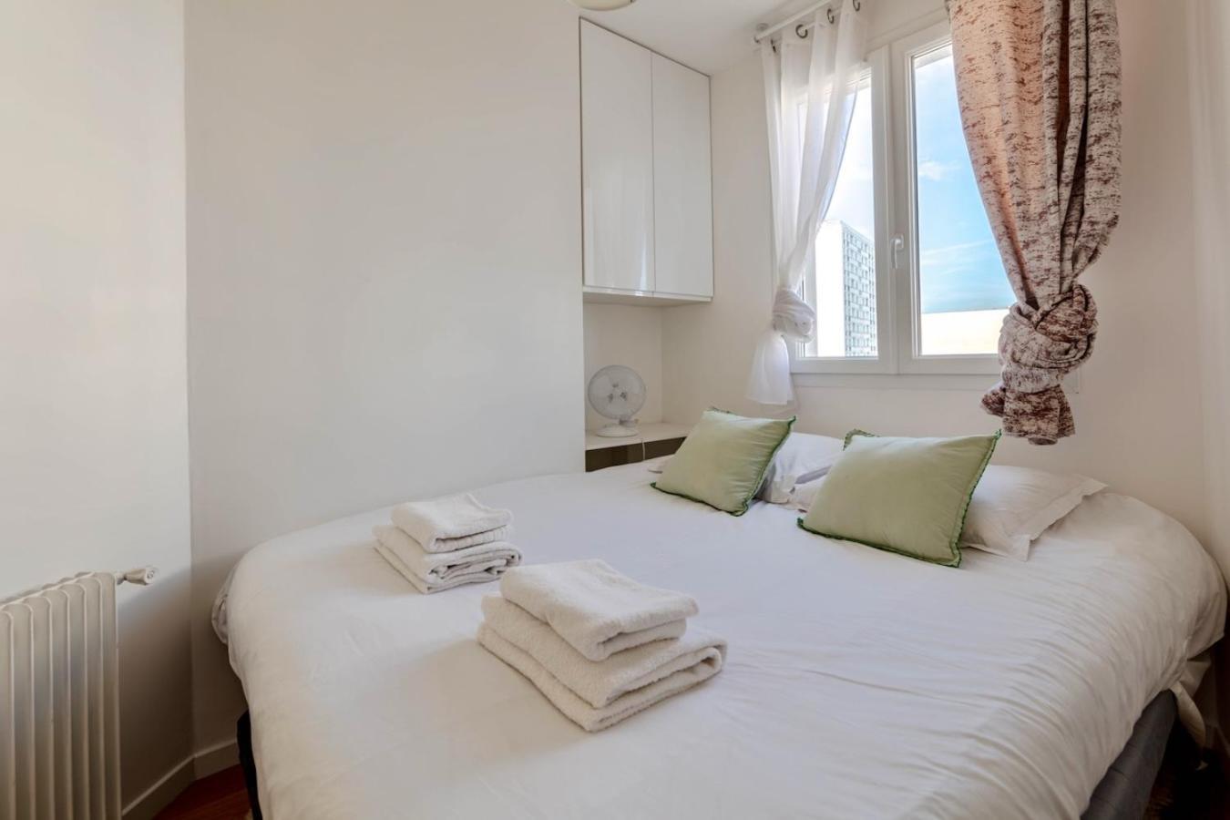 16th 2 Bedrooms Near Eiffel Tower Renovated Balcony 2-4 Person Paris