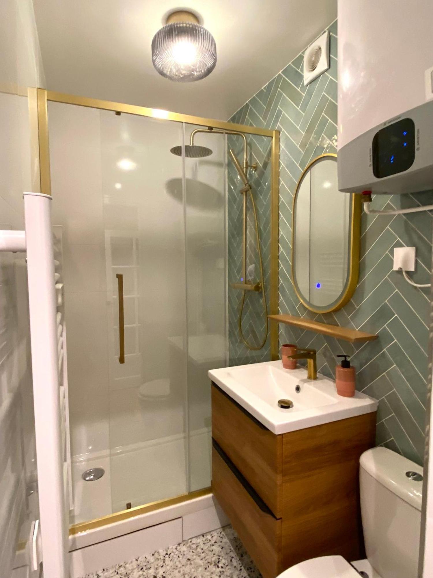 Brand New - Rue Cler Apartment Paris